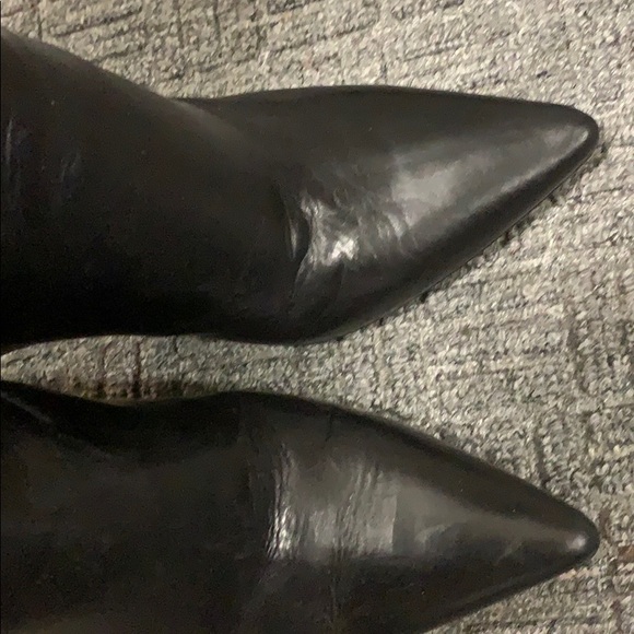 Burberry (Authentic) black leather boot with studs - Picture 9 of 12